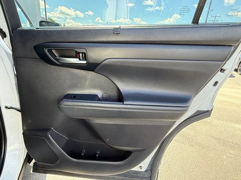 Used 2022 Toyota Highlander XSE AWD/4WD image 25