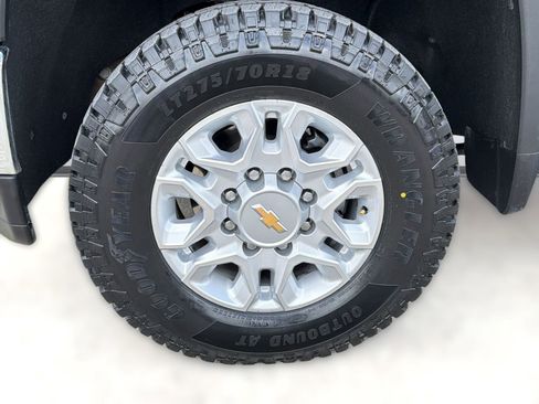 Certified 2022 Chevrolet Silverado 2500 LTZ w/ LTZ Convenience Package image 11