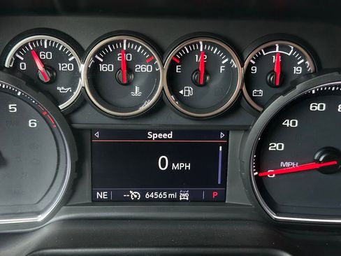 Used 2021 Chevrolet Suburban Z71 w/ Luxury Package AWD/4WD image 24