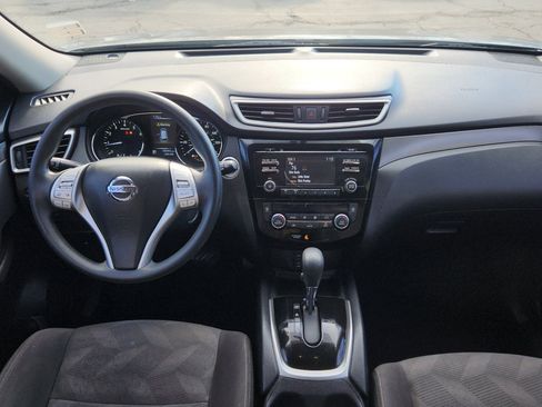 Used 2016 Nissan Rogue SV image 25