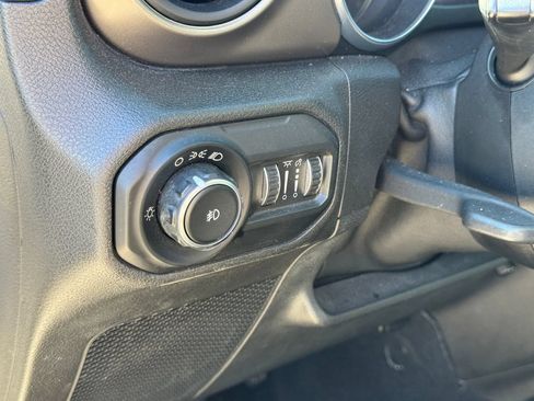 Used 2018 Jeep Wrangler Sport AWD/4WD image 7