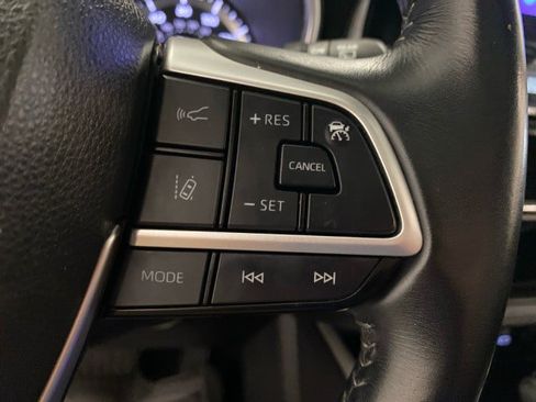 Used 2023 Toyota Highlander XLE AWD/4WD image 23