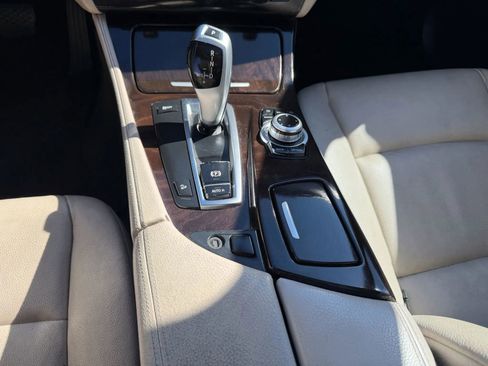 Used 2011 BMW 535i xDrive Sedan image 14