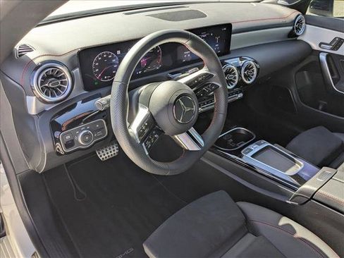 Used 2025 Mercedes-Benz CLA 250 image 10