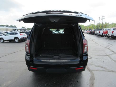 Used 2023 Chevrolet Suburban RST AWD/4WD image 8