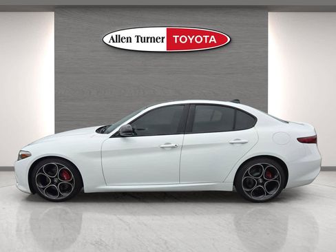 Used 2022 Alfa Romeo Giulia Veloce RWD image 13