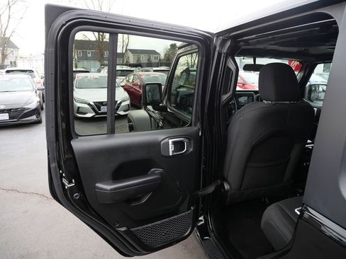 Used 2020 Jeep Wrangler Unlimited Sport S image 24