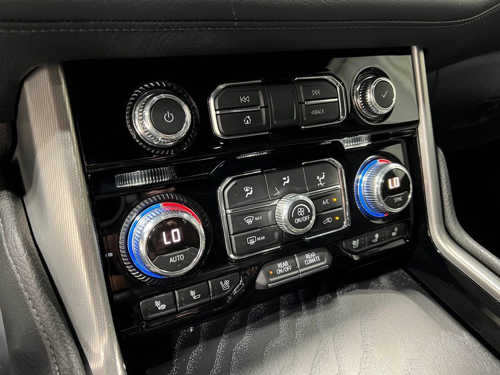 Used 2021 GMC Yukon Denali w/ Denali Premium Package AWD/4WD image 26