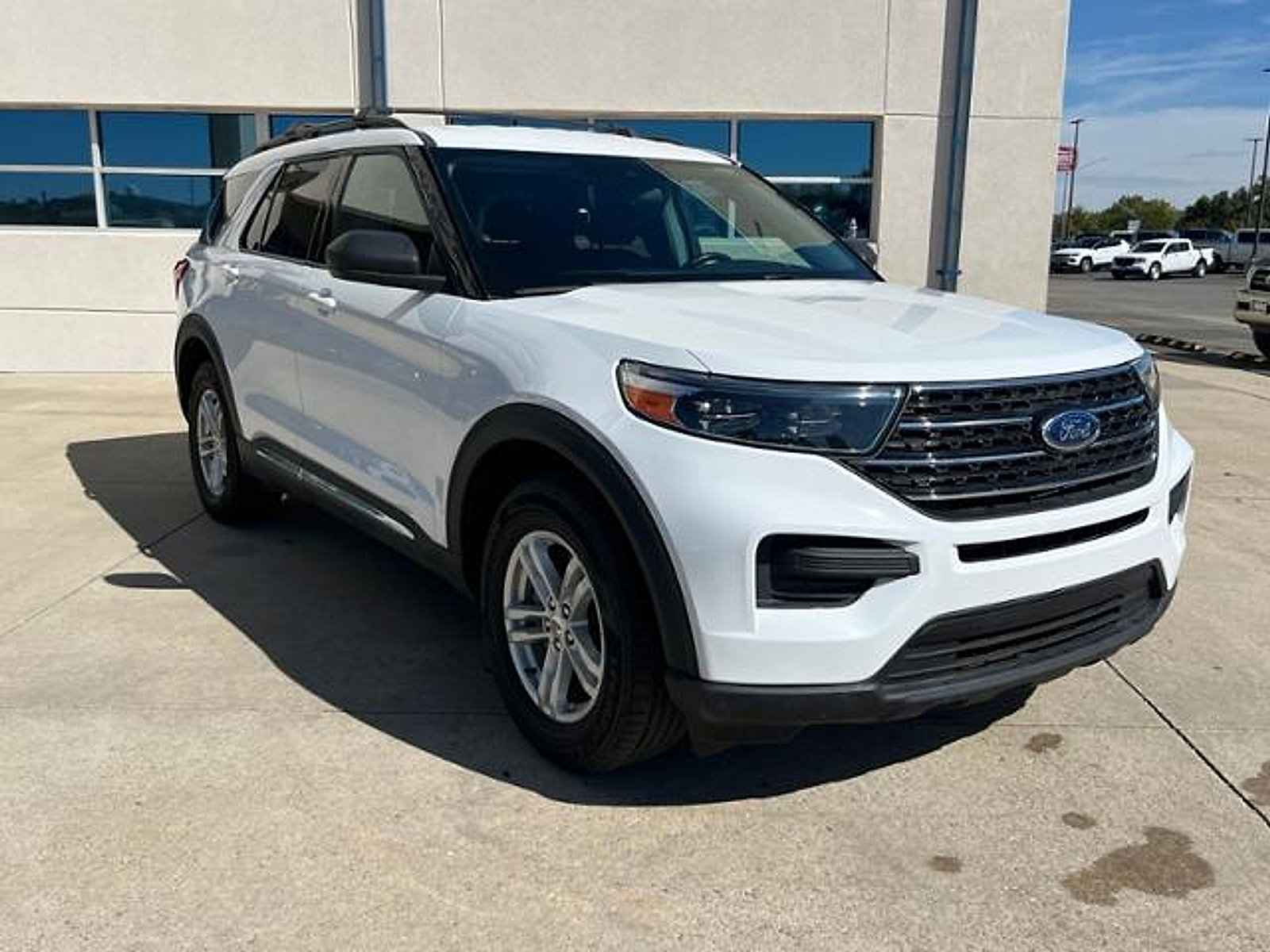 Used 2022 Ford Explorer XLT AWD/4WD image 3