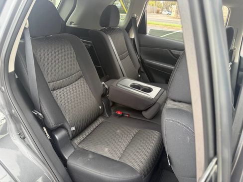 Used 2017 Nissan Rogue SV image 28