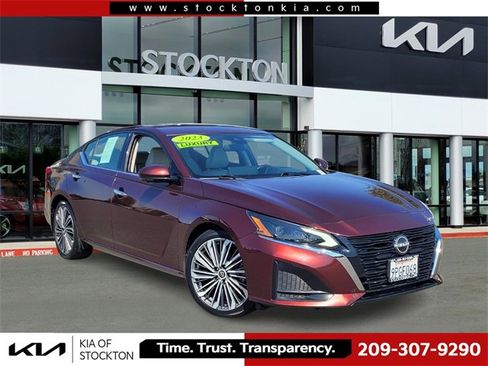 Used 2023 Nissan Altima 2.5 SL image 1