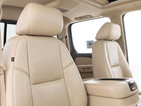 Used 2013 GMC Sierra 2500 Denali w/ Suspension Package, Off-Road AWD/4WD image 30