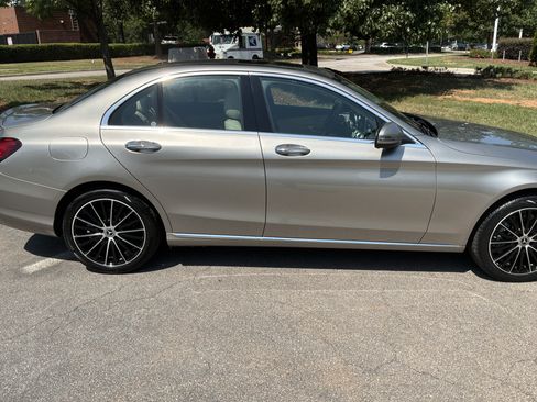 Used 2019 Mercedes-Benz C 300 4MATIC Sedan image 11