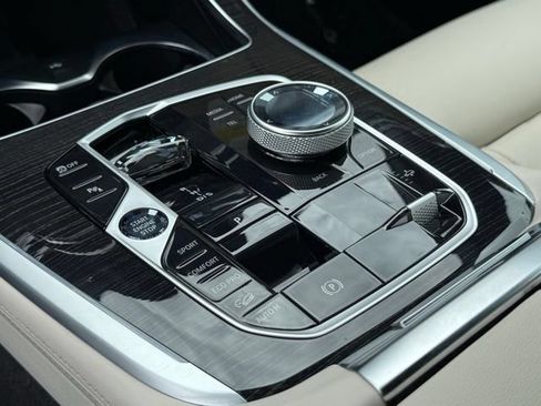 Used 2026 BMW X7 xDrive40i w/ M Sport Package AWD/4WD image 28