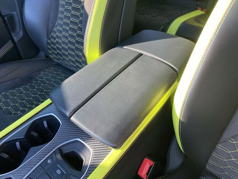 Used 2022 Lamborghini Urus image 36