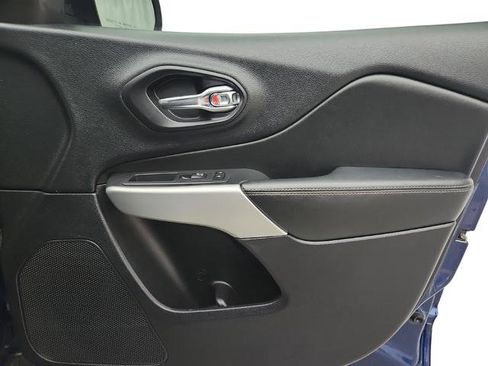 Used 2018 Jeep Cherokee Latitude Plus image 22