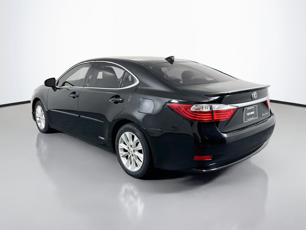 Used 2015 Lexus ES 300h w/ Navigation System Package FWD image 3