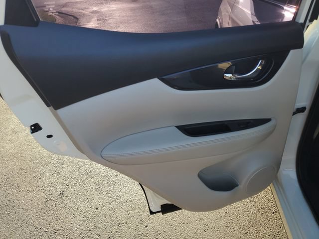 Used 2020 Nissan Rogue Sport SV FWD image 12