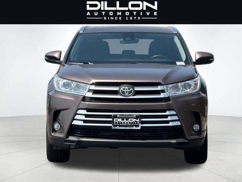 Used 2018 Toyota Highlander XLE AWD/4WD image 9