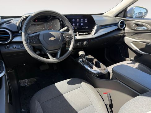 Used 2024 Chevrolet Trax LS w/ LS Convenience Package FWD image 15