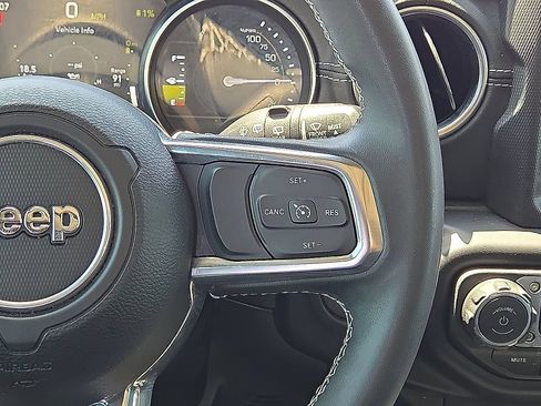 Used 2023 Jeep Wrangler Unlimited Sahara AWD/4WD image 20