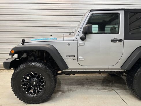 Used 2018 Jeep Wrangler Sport image 3
