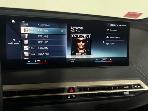 Used 2023 BMW iX xDrive50 w/ Sport Package image 17