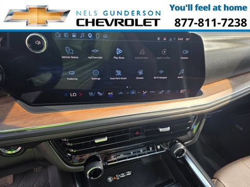 Certified 2025 Chevrolet Suburban High Country AWD/4WD image 24