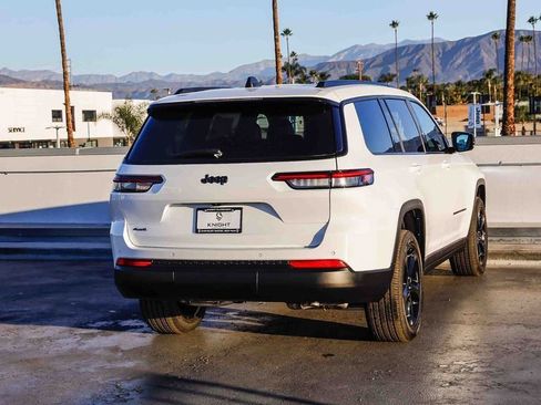 New 2025 Jeep Grand Cherokee L Altitude image 9