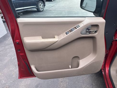 Used 2014 Nissan Frontier SV w/ SV Value Truck Package AWD/4WD image 12