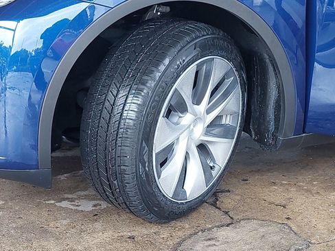 Used 2023 Tesla Model Y Long Range image 35