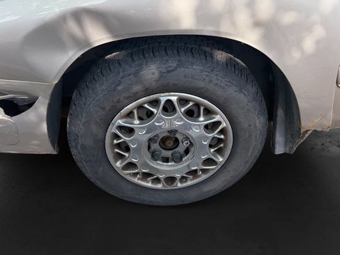 Used 2002 Buick Century Custom w/ Special Edition Pkg FWD image 11