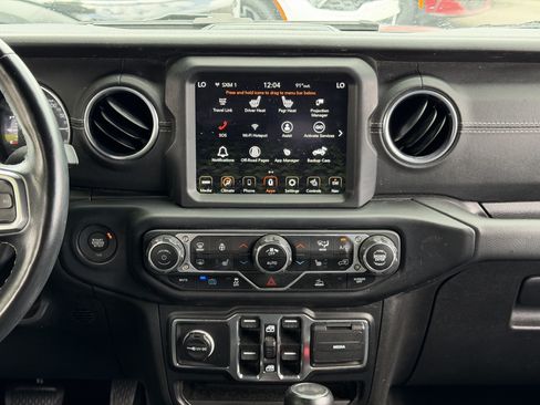 Used 2023 Jeep Wrangler Unlimited Sahara w/ Cold Weather Group AWD/4WD image 31