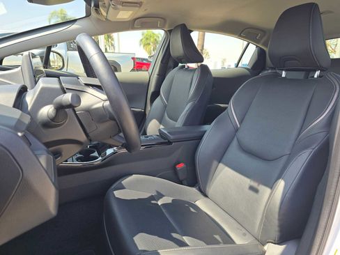Used 2025 Toyota Prius XLE FWD image 22