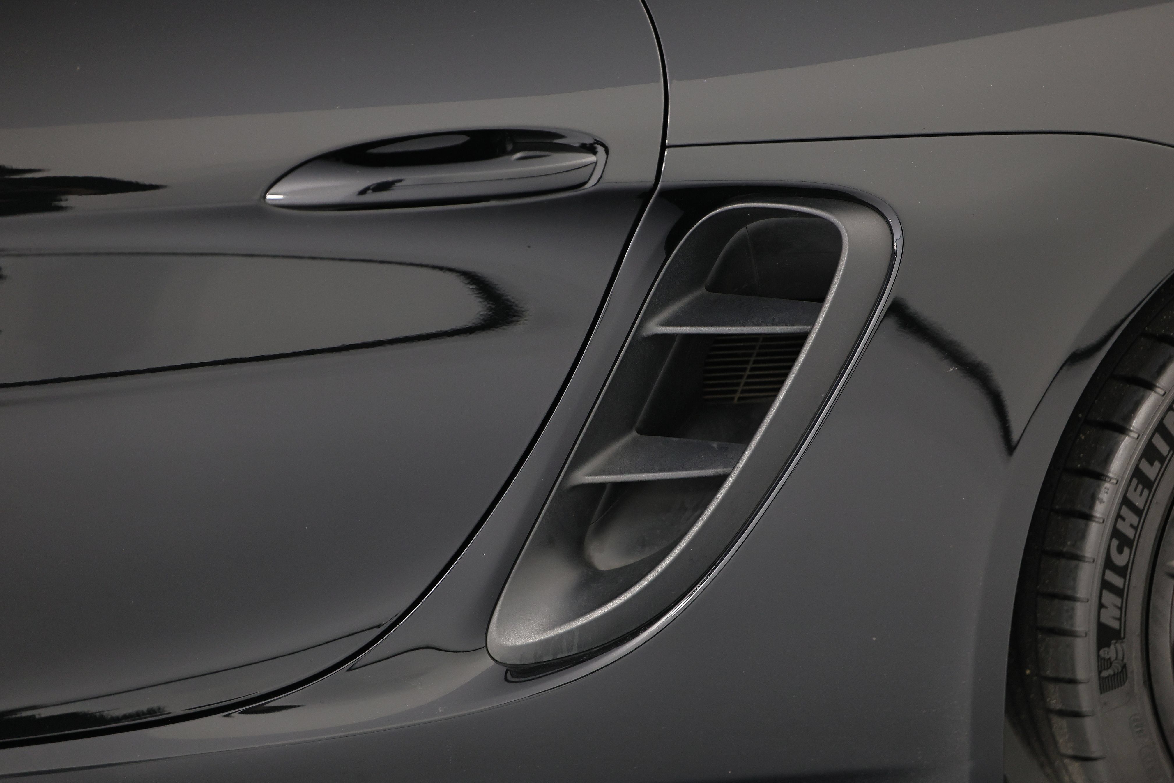 Certified 2024 Porsche 718 Cayman S RWD image 15