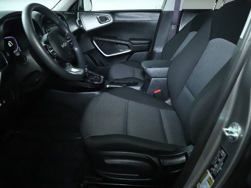 Used 2025 Kia Soul LX w/ LX Technology Package image 18