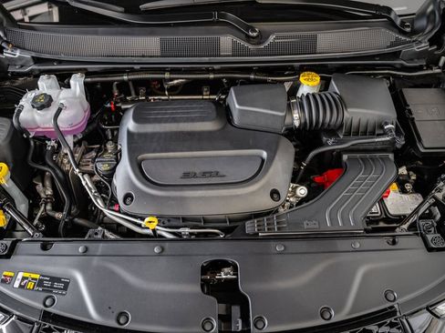 New 2026 Chrysler Pacifica Limited image 18