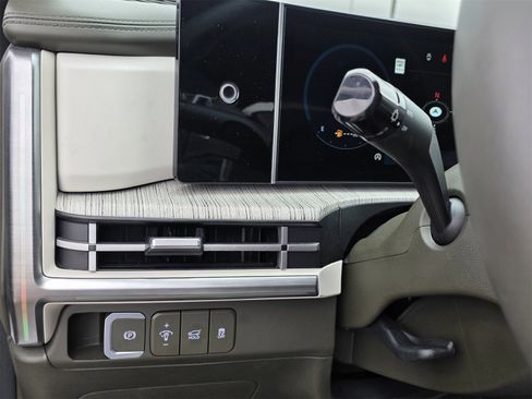 Used 2025 Hyundai Santa Fe Calligraphy image 17