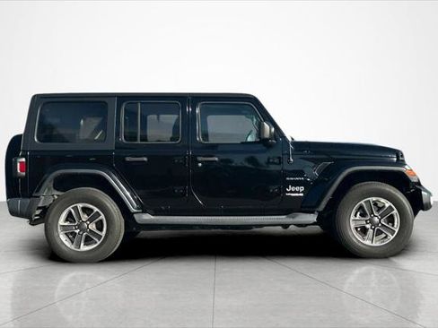 Used 2019 Jeep Wrangler Unlimited Sahara image 6
