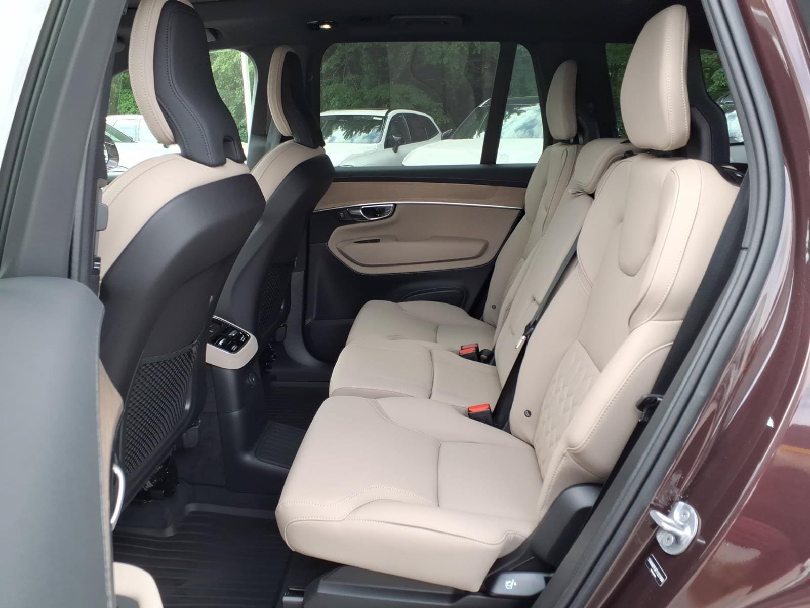 New 2026 Volvo XC90 T8 Plus w/ Protection Package Premier AWD/4WD image 7