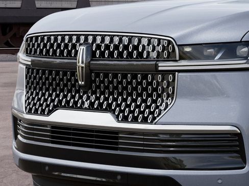New 2027 Lincoln Navigator Reserve AWD/4WD image 17