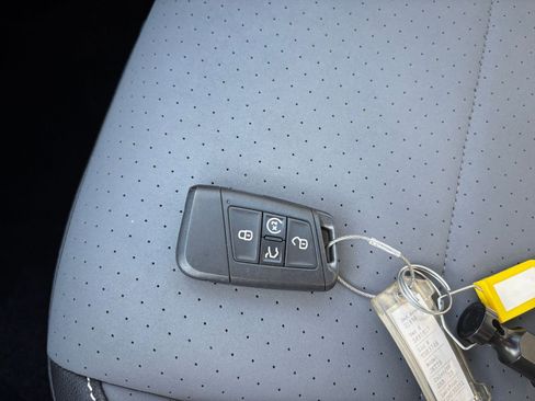 Used 2025 Volkswagen Jetta SE image 22