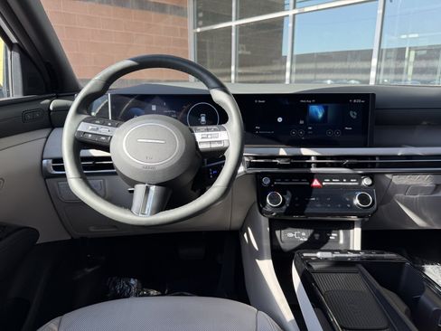 Used 2025 Hyundai Tucson Limited FWD image 16
