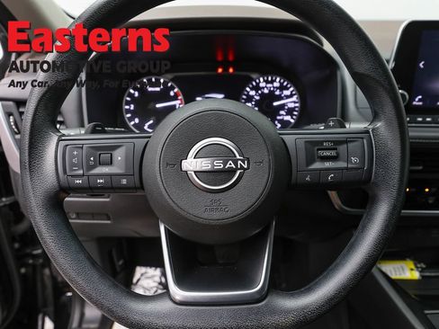 Used 2023 Nissan Rogue S AWD/4WD image 10
