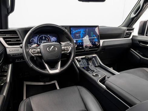 Used 2025 Lexus GX 550 w/ Cold Area Package AWD/4WD image 37