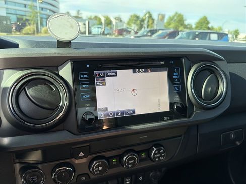Used 2019 Toyota Tacoma TRD Off-Road AWD/4WD image 27