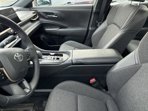 Used 2023 Toyota Crown XLE image 3