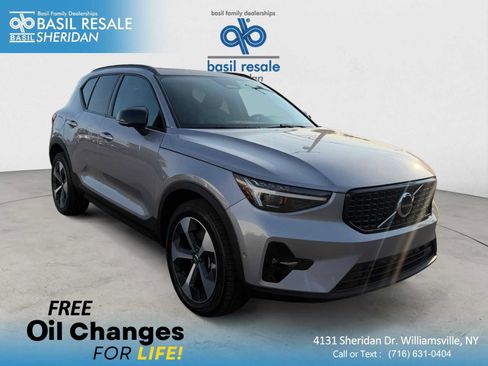 Used 2026 Volvo XC40 B5 Plus AWD/4WD image 1