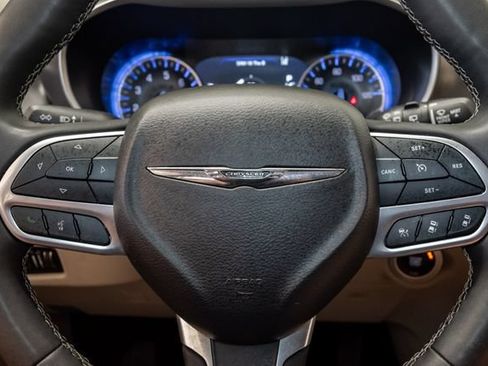 Used 2024 Chrysler Pacifica Touring-L FWD image 13