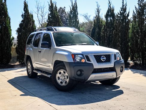 Used 2012 Nissan Xterra X image 2